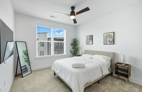 412 Stylish 2B2B Resort Style Pool & Gym, Golf Simulator, 7M to Dickies Stadium, 15M to AT&T stadium - Photo 13