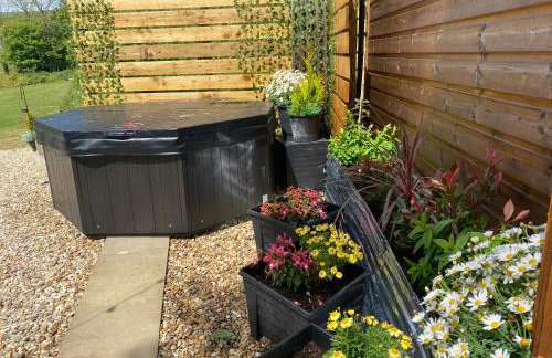 Cosy Shepherds Hut, heating, Hot Tub, WiFi and magnificent view - Foto 23