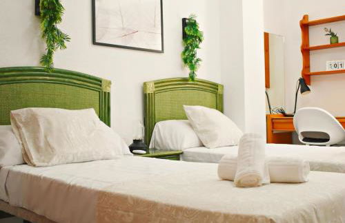 Amplio y luminoso apartamento cerca del centro y la playa con piscina y parking privado - Foto 28