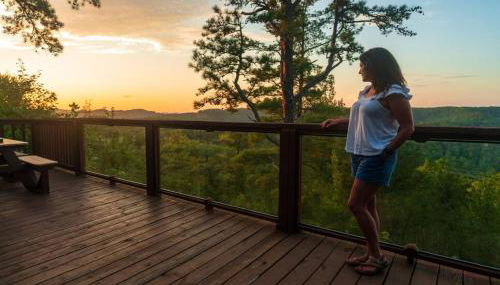 Cliffside Family Retreat with View - Foto 5