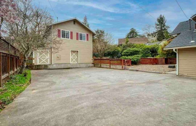 Medford Home and 2 Condos With Pool - Foto 5