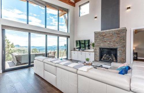 Hot Tub and Scenic Views at The Bailey Lodge - Foto 20