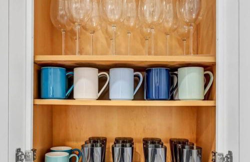 Stylish And Roomy Full House Dtwn - Photo 30