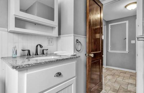 Gorgeous 2 Queen Bedroom Apartment in North Buffalo with 70 inch TV - Foto 5