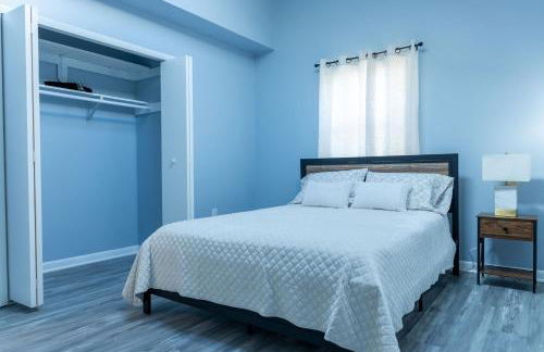 Charming 3BR Home With a Deck and Yard - Photo 8