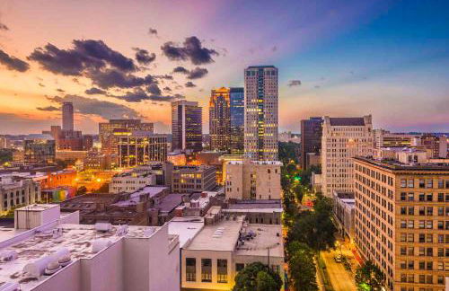 Theatre Retreat 2 Bedroom Loft - 1 Blk from Theatres - Foto 47