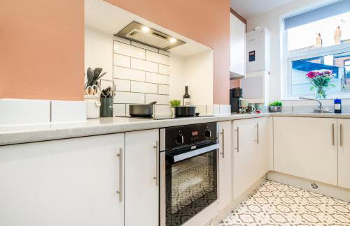5 Bedroom House All En-Suite, Free Parking, Sleeps 10 - Foto 11