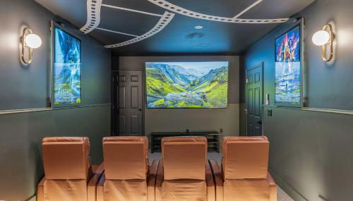 Newly Renovated Luxe Home near Asheville | Pool, Hot Tub, Theater & Games! - Foto 4