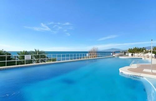 Stunning unobstructed 180 degree sea view apartment with 100 square meters terrace - Costa del Sol - Estepona- Long Term - Photo 4