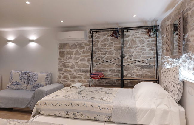 Homey 1-BR Apt - Photo 5