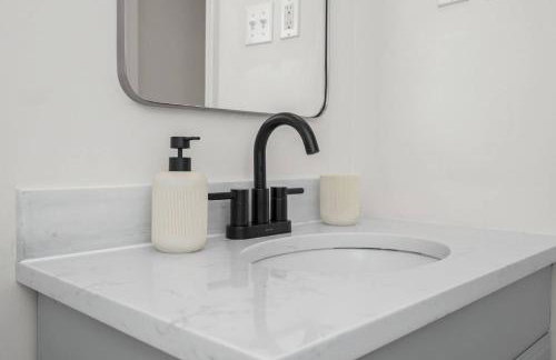 Family Retreat in Birmingham, 7BR 4BA - Photo 36