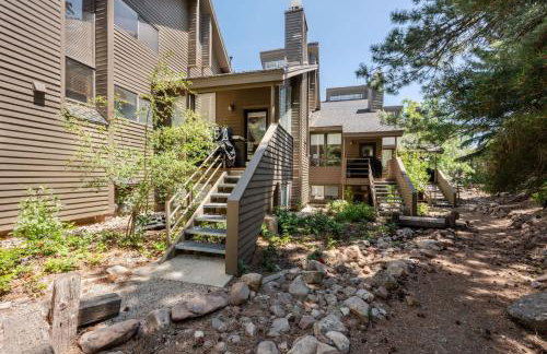 Bright and Cozy Getaway - Photo 23