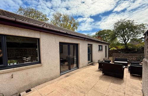 Modern Coastal Retreat, 5-Bedroom, 4-Bathroom Home, with Parking in Portsoy - Foto 36