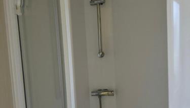 Modern & Blissful Beach Park Holiday Home in Dovercourt, Essex, - Foto 2, Shower