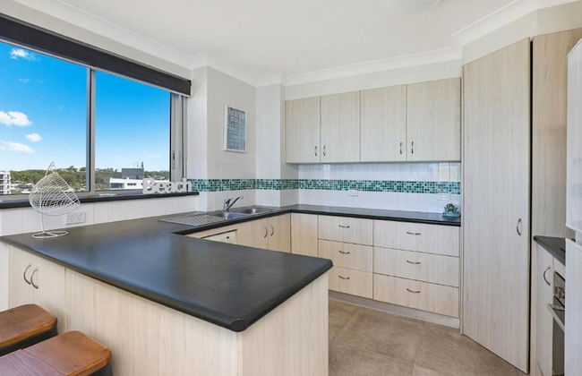 Elouera Tower Beachfront Apartments - Photo 22