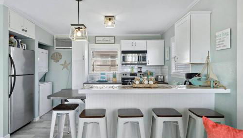 Coastal bungalow with huge yard, comfy deck and close to beach - Foto 5