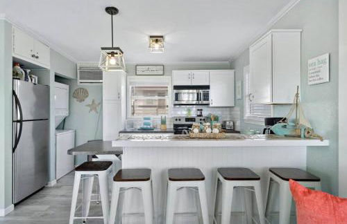 Coastal bungalow with huge yard, comfy deck and close to beach - Foto 5