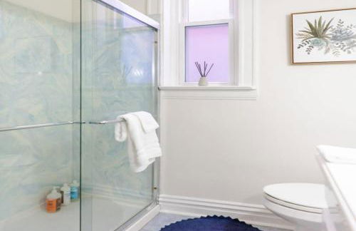 7BR Luxury Living 1st Floor Primary ABODEbucks - Foto 14