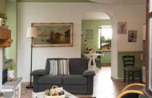 Tinas yellow home - Photo 9