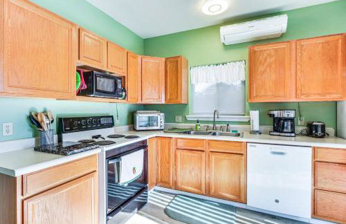 Harrison Home with Grill and Lake Views Walk to Town! - Foto 8