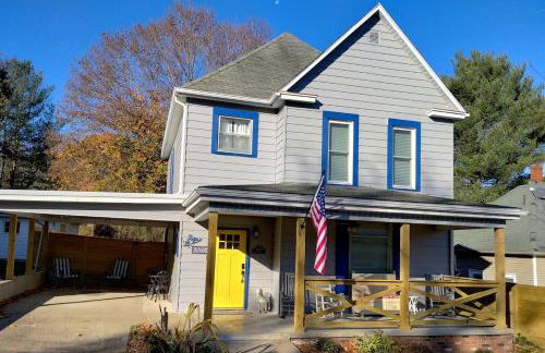 The Bluebird Guesthouse *walk to downtown* - Photo 45