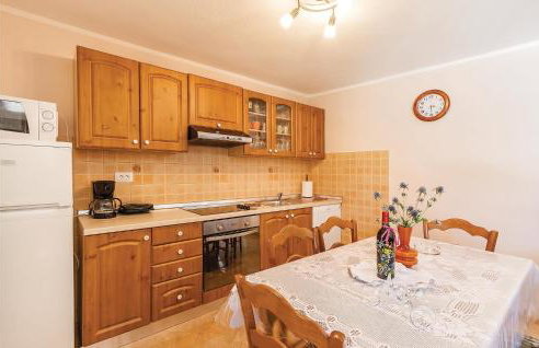 Two-Bedroom Holiday Home In Divsici - Foto 18