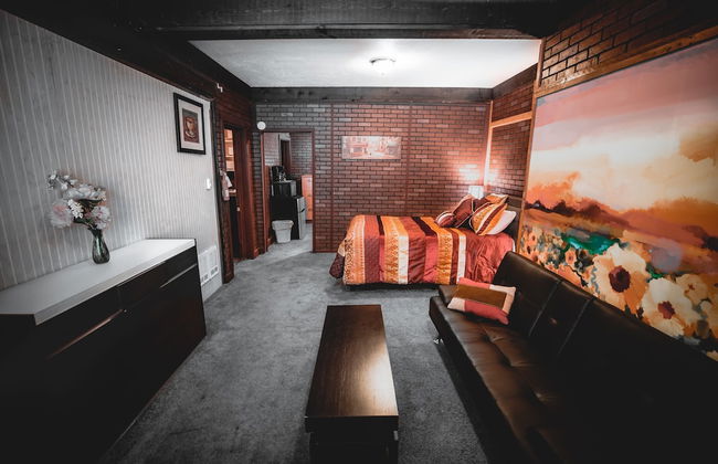 Gateway Inn - Photo 16