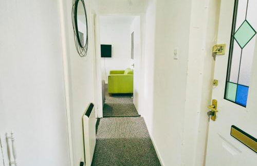 Comfy 3BR Flat on Quiet Street in Wollaton - Foto 1