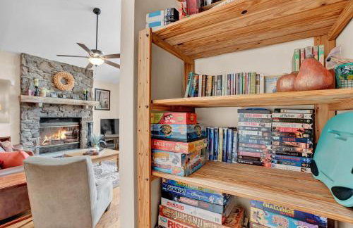 Lakefront Family Home, Kayaks, Hot Tub, Fireplace - Foto 15