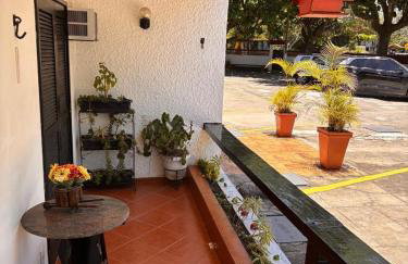 Cantinho de Vó em Itaúna - Passos da praia na melhor localização com Ar Condicionado e estacionamento - Foto 11