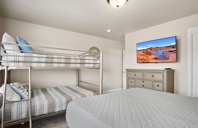 All Inn the Family - Photo 2