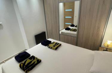 Magnifique 2 pièces design, moderne, calme, proche plage, résidence avec piscine, tennis, wifi et place de parking privée - Photo 5