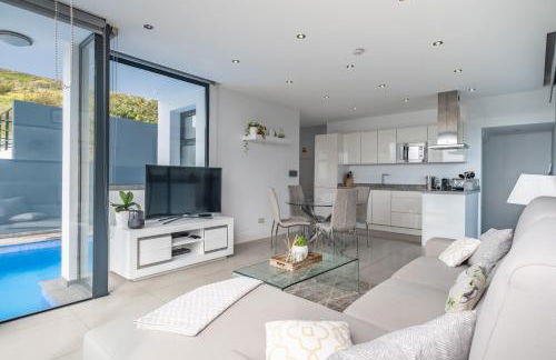 Hillside Villa - Photo 8