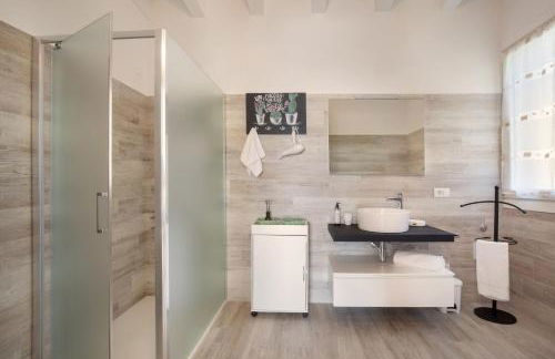 White Apartment In Marciaga Di Costermano - Foto 15