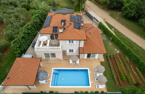 Villa Buroli with Pool, Sauna and Jacuzzi - Foto 2