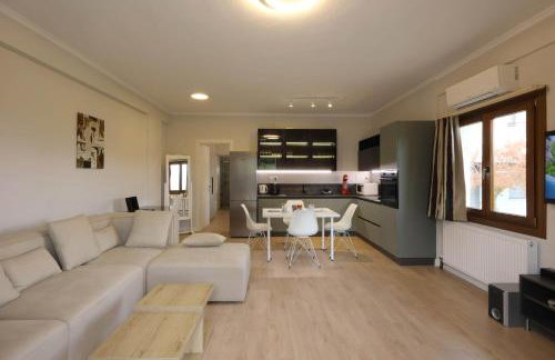 Avlos Luxury Home-NEW! 5 Min to Ctr - Foto 7