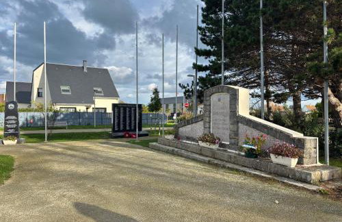 Les Voiles, maison bien équipée 10 p 2 sdb, 2 WC, spacieuse lumineuse avec jardin clos, garage, terrasse, parking privatif, à 950 m de la plage d'Asnelles et tous commerces, près de Bayeux et Arromanches, chiens bienvenus - Foto 53