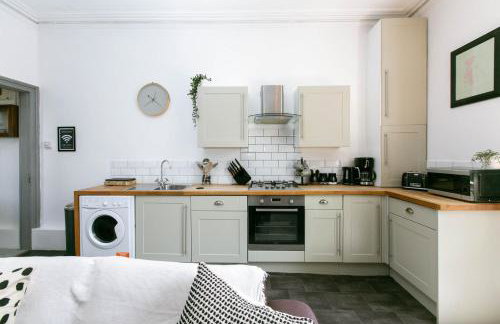 Peaceful Apartment - Dedicated Free Parking - Walk to Centre, Uni, Hosp - Business and Leisure - Contact For Long Stays - Foto 8