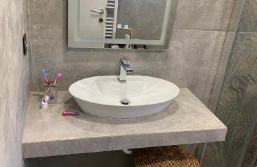 Villa ELi - Luxury Nature Getaway - Strategically located for Beach Exploration - Onsite Power for Electric Vehicle - Foto 24