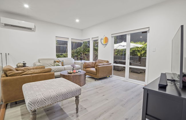 High-end Modern Villa Spa Pool & Views - Photo 23