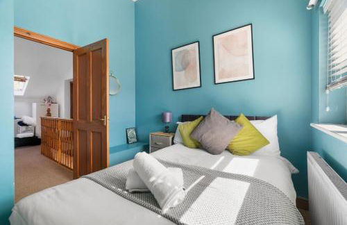 Detached House in Ashford with Free Parking and Hot Tub - Sleeps 10 - Foto 2