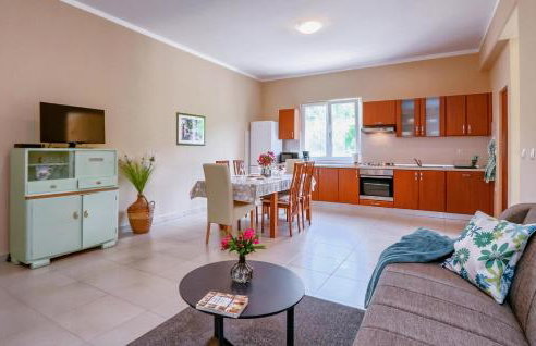 RENATOEMILIA spacious apartment with courtyard - Photo 10