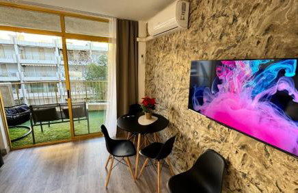 NUEVOS 2026 ESTRENA PRECIOSO APARTHOTEL INTER2, NEW APARTMENTS lN SALOU! self check in! PARKING! PORT AVENTURA - Foto 8