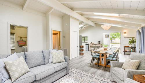 Pet-Friendly Buxton Home with Balcony, 2 Mi to Beach - Foto 1