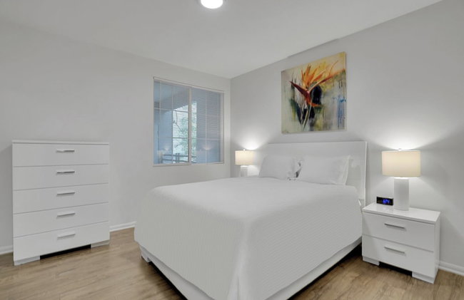 Global Luxury Suites at Town Center - Photo 17