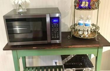 Snug Studio Retreat- Near to Aviation museum and Highway - Foto 9