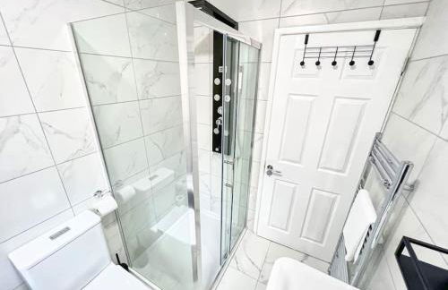 *Sleeps 9* Modern, 4 Bed House, Birmingham - Photo 18