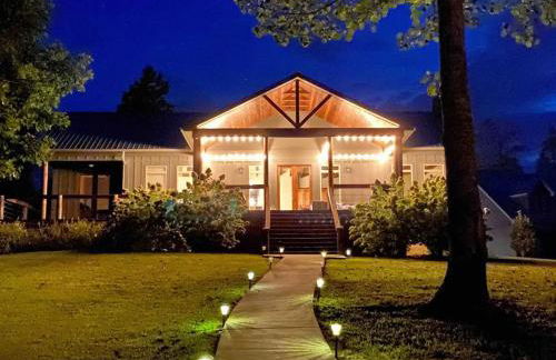 Paradise Point - 4BR Lakefront Haven Dock, Kayaks, & Cozy Firepit - Foto 58