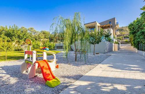 Chris and Stratos villa with private ecologic pool and kid's playground! - Foto 34