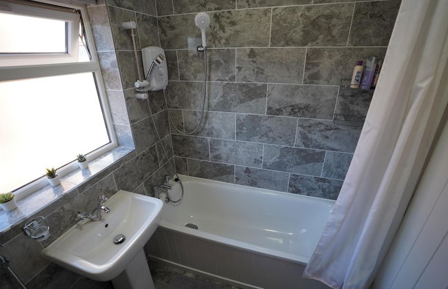 Apt - Sleeps2 - Parking - 20min Drive From Airport - Foto 5